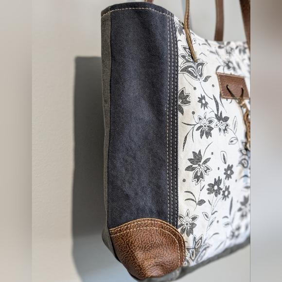 Myra Bag Canvas Floral Print Paisley Key Fob Large Tote Bag - Picture 5 of 16